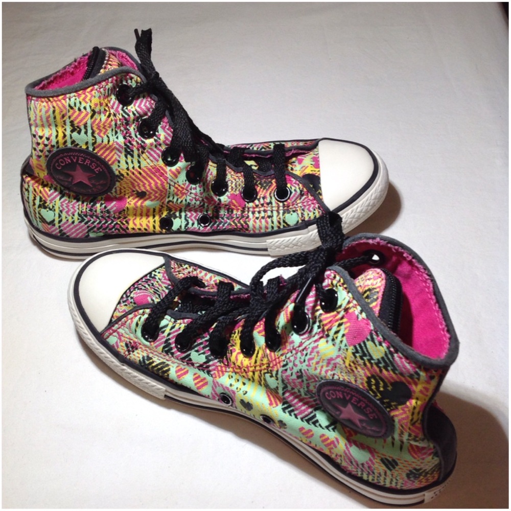 Youth Chuck Taylor Converse W/Zipper Pocket Tongue